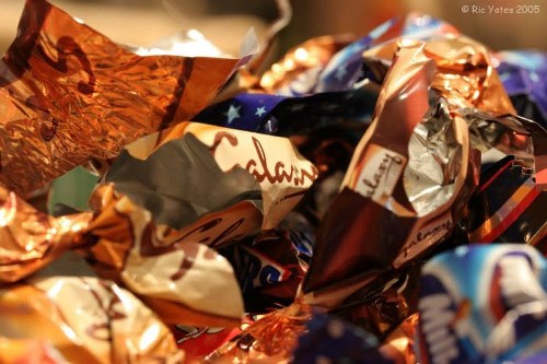 Operatives wearing PPE handling household goods